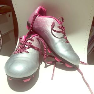 Girls soccer cleats - great condition